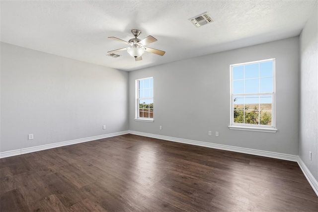 307 SE Camelot Dr, Lawton, OK 73501