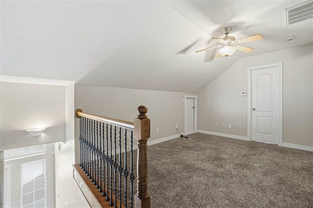 307 SE Camelot Dr, Lawton, OK 73501