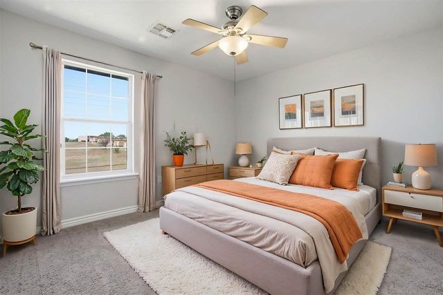 307 SE Camelot Dr, Lawton, OK 73501