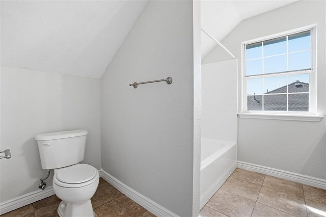 307 SE Camelot Dr, Lawton, OK 73501