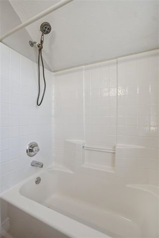 307 SE Camelot Dr, Lawton, OK 73501