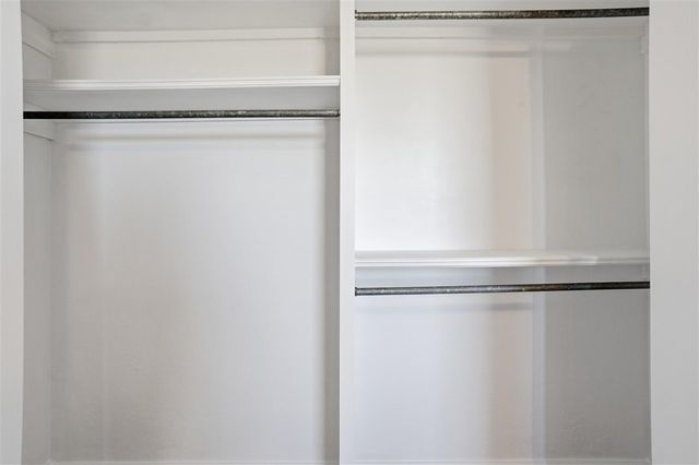 307 SE Camelot Dr, Lawton, OK 73501