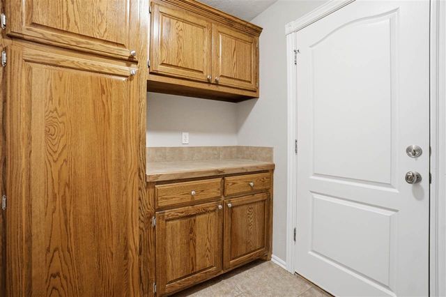 307 SE Camelot Dr, Lawton, OK 73501