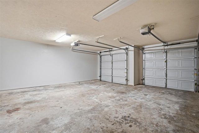 307 SE Camelot Dr, Lawton, OK 73501