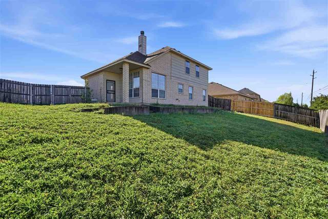 307 SE Camelot Dr, Lawton, OK 73501