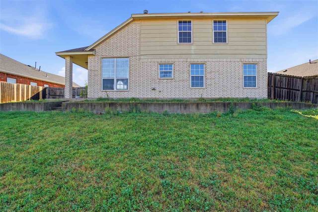 307 SE Camelot Dr, Lawton, OK 73501