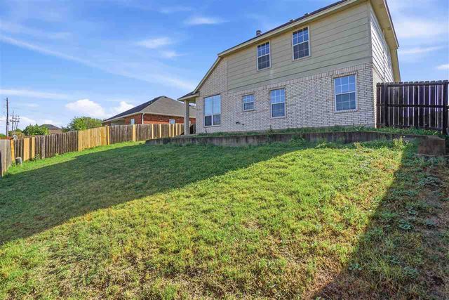 307 SE Camelot Dr, Lawton, OK 73501