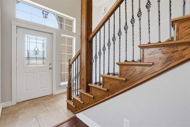 307 SE Camelot Dr, Lawton, OK 73501