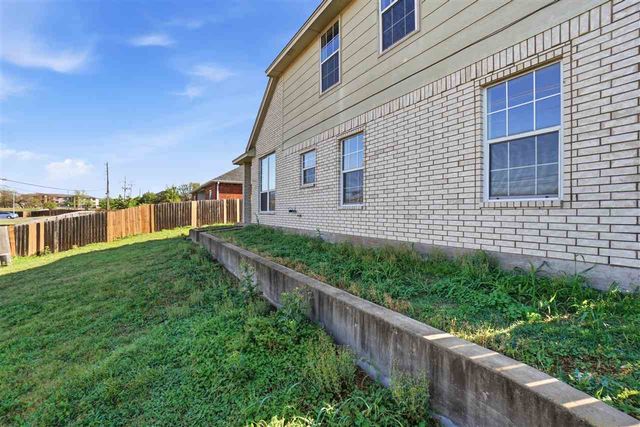 307 SE Camelot Dr, Lawton, OK 73501