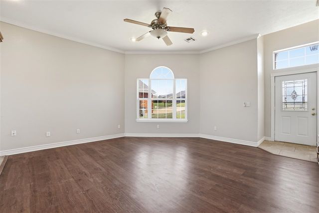 307 SE Camelot Dr, Lawton, OK 73501