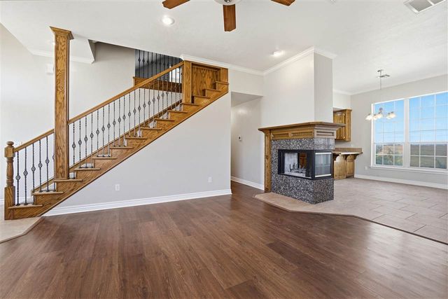 307 SE Camelot Dr, Lawton, OK 73501