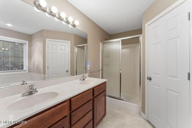 492 Glenshire Lane, Lenoir City, TN 37771