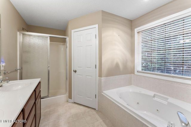 492 Glenshire Lane, Lenoir City, TN 37771