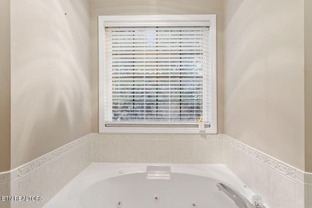 492 Glenshire Lane, Lenoir City, TN 37771