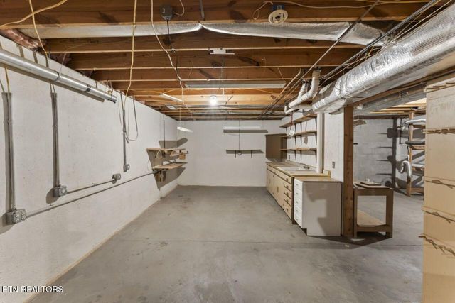 492 Glenshire Lane, Lenoir City, TN 37771