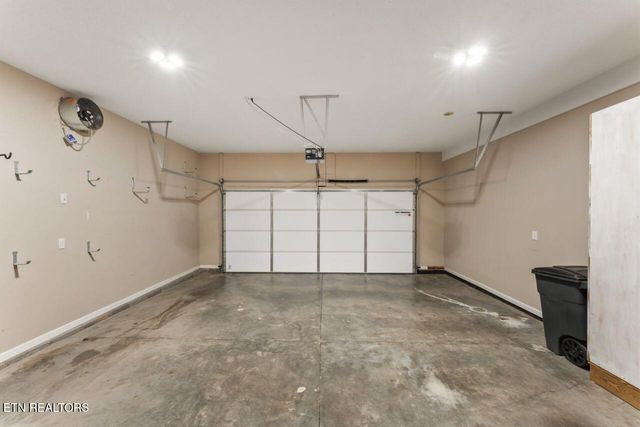 492 Glenshire Lane, Lenoir City, TN 37771