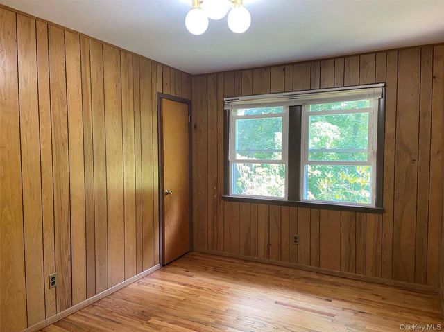 2 Livingston Road, Scarsdale, NY 10583