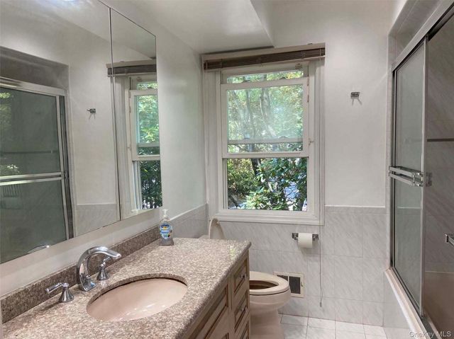 2 Livingston Road, Scarsdale, NY 10583