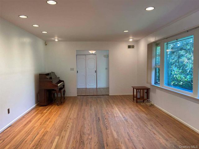2 Livingston Road, Scarsdale, NY 10583