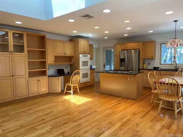 2 Livingston Road, Scarsdale, NY 10583