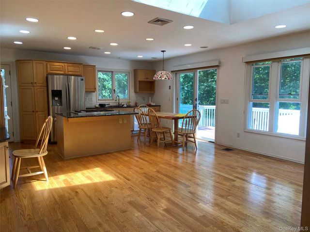 2 Livingston Road, Scarsdale, NY 10583