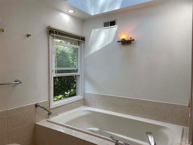2 Livingston Road, Scarsdale, NY 10583