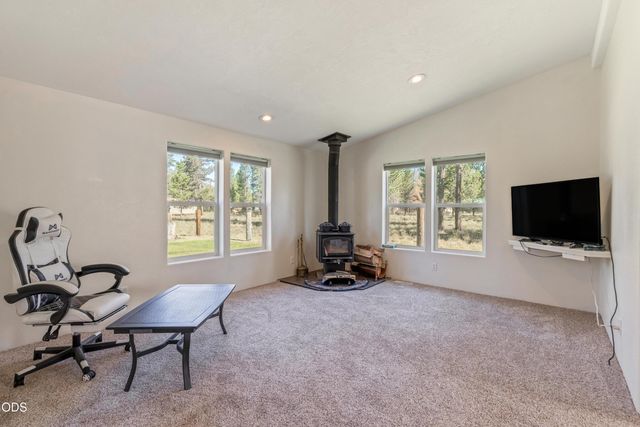 52555 Railroad Street, La Pine, OR 97739