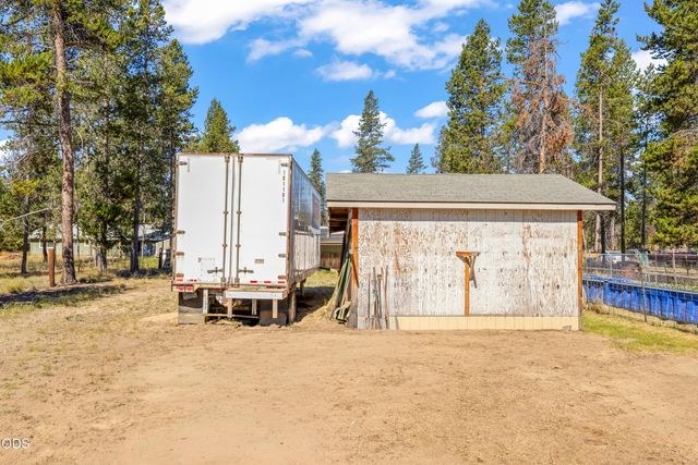 52555 Railroad Street, La Pine, OR 97739