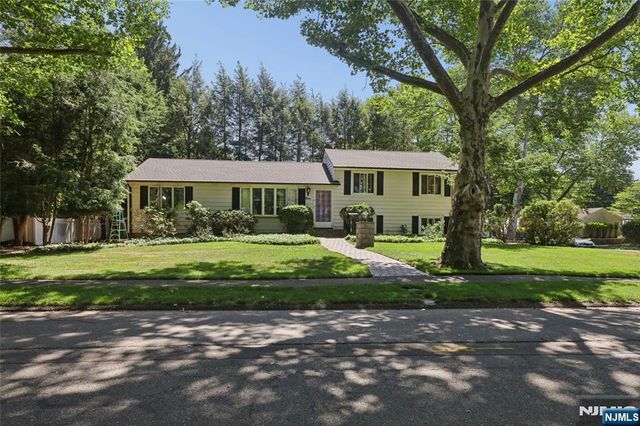 9 Smith Street, Closter, NJ 07624