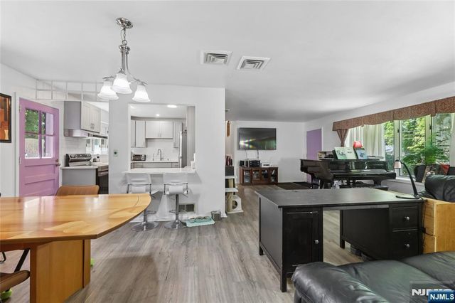 9 Smith Street, Closter, NJ 07624