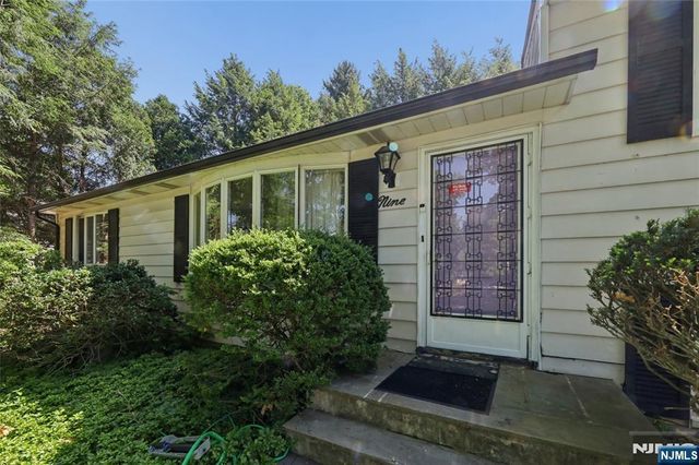 9 Smith Street, Closter, NJ 07624