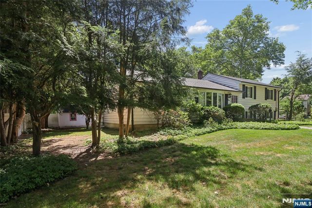 9 Smith Street, Closter, NJ 07624