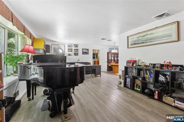 9 Smith Street, Closter, NJ 07624