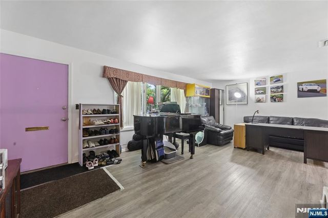 9 Smith Street, Closter, NJ 07624
