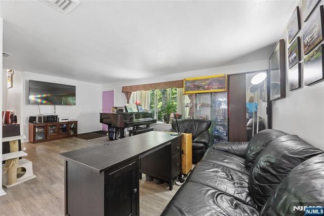 9 Smith Street, Closter, NJ 07624