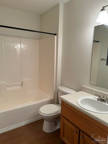 5602 West Shore Dr B, Pensacola, FL 32526