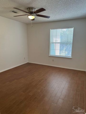 5602 West Shore Dr B, Pensacola, FL 32526