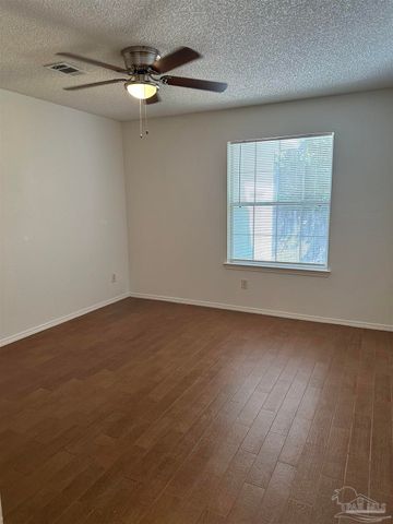 5602 West Shore Dr B, Pensacola, FL 32526