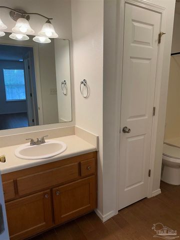 5602 West Shore Dr B, Pensacola, FL 32526