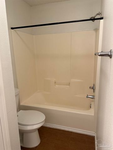 5602 West Shore Dr B, Pensacola, FL 32526