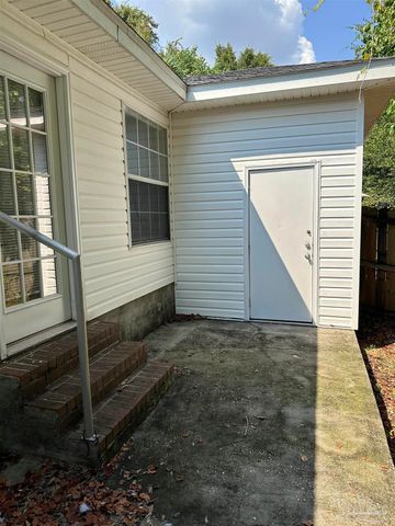 5602 West Shore Dr B, Pensacola, FL 32526