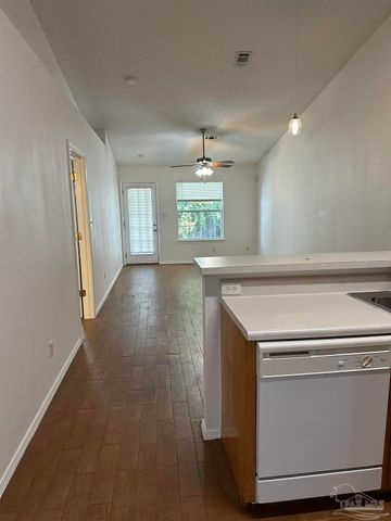 5602 West Shore Dr B, Pensacola, FL 32526