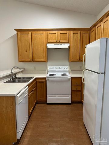 5602 West Shore Dr B, Pensacola, FL 32526