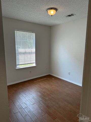 5602 West Shore Dr B, Pensacola, FL 32526