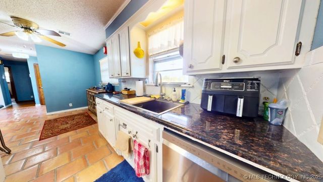 2064 Highway 77 Highway S, Davis, OK 73030