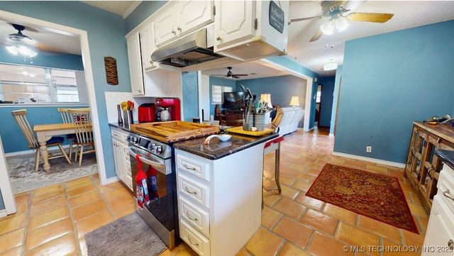 2064 Highway 77 Highway S, Davis, OK 73030