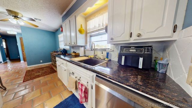 2064 Highway 77 Highway S, Davis, OK 73030