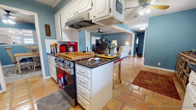 2064 Highway 77 Highway S, Davis, OK 73030