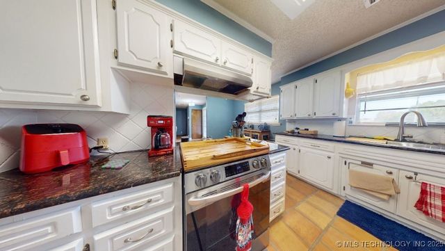 2064 Highway 77 Highway S, Davis, OK 73030