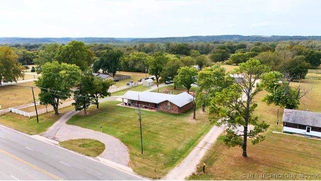 2064 Highway 77 Highway S, Davis, OK 73030